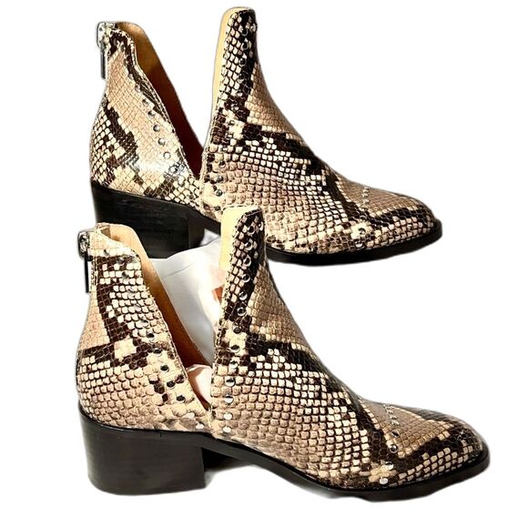 Steve Madden size 5.5  style Conspire snakeskin zip back 2” heel silver studs - Picture 5 of 10